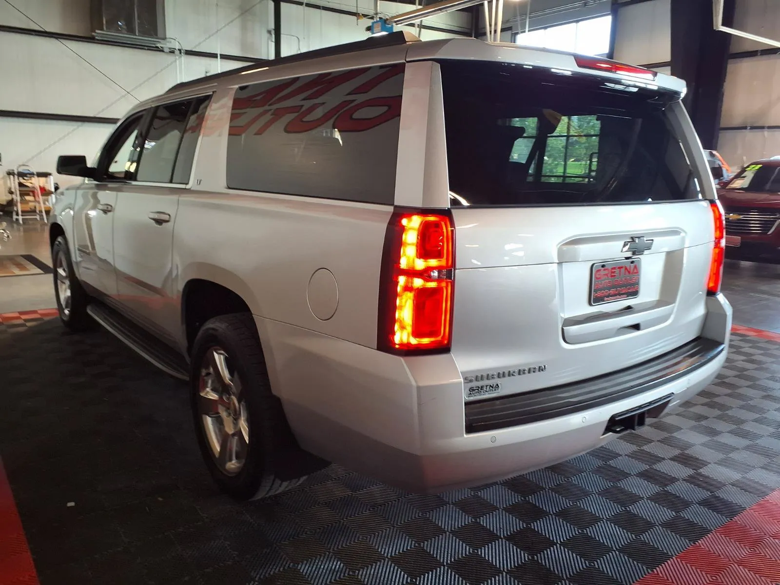 Chevrolet Suburban photo 5