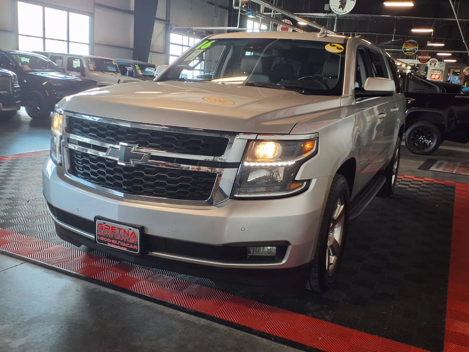 Chevrolet Suburban photo 4
