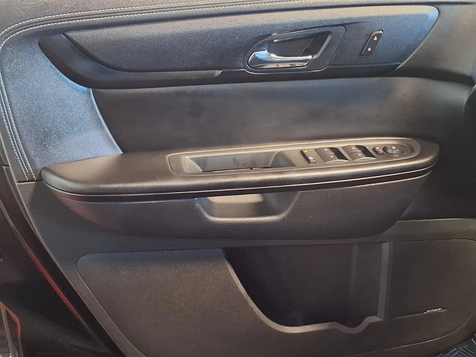 GMC Acadia photo 16