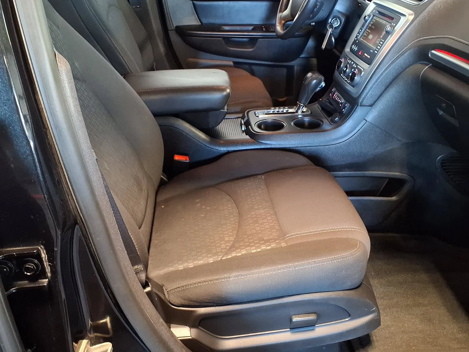 GMC Acadia photo 12