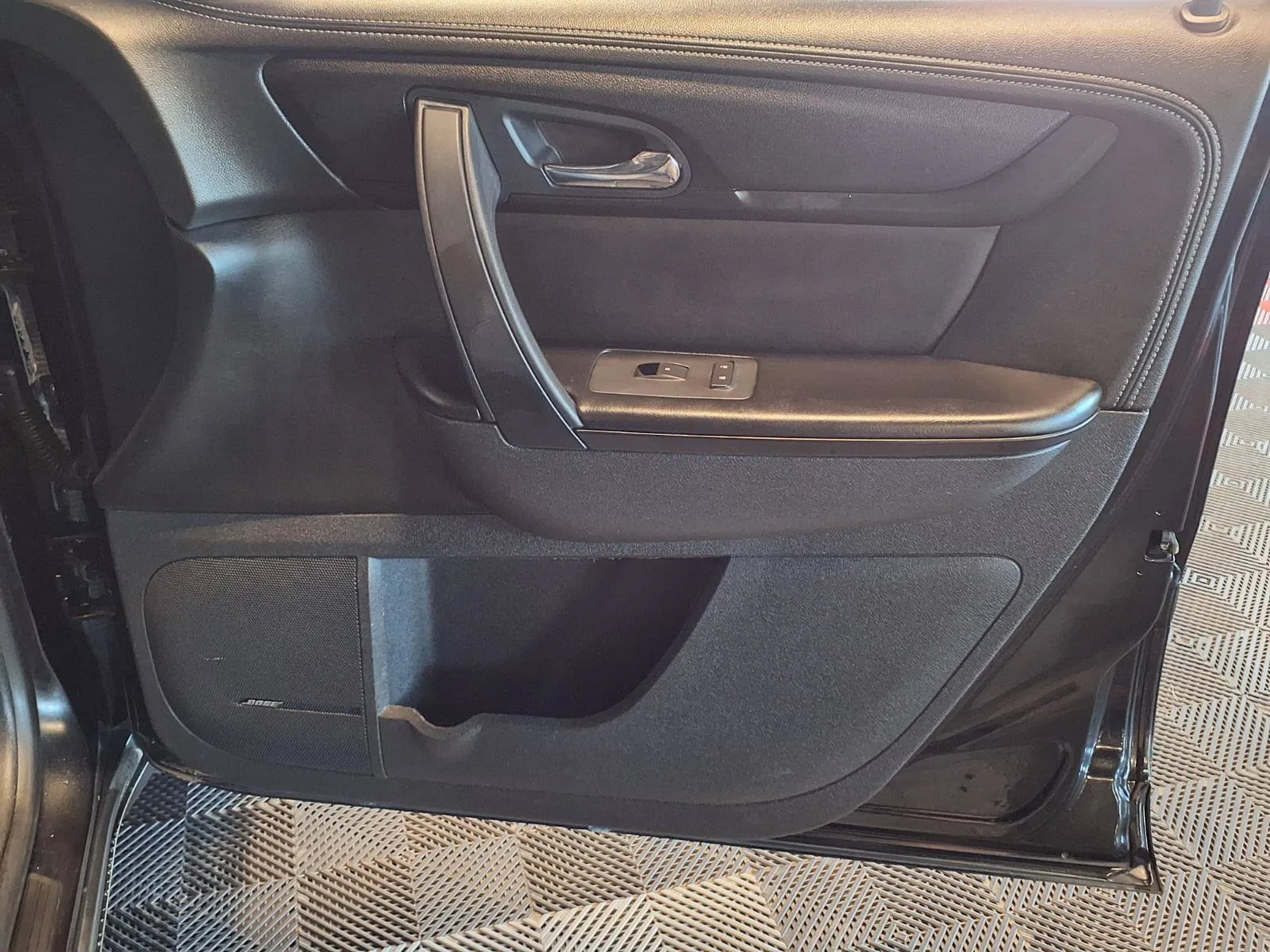 GMC Acadia photo 11