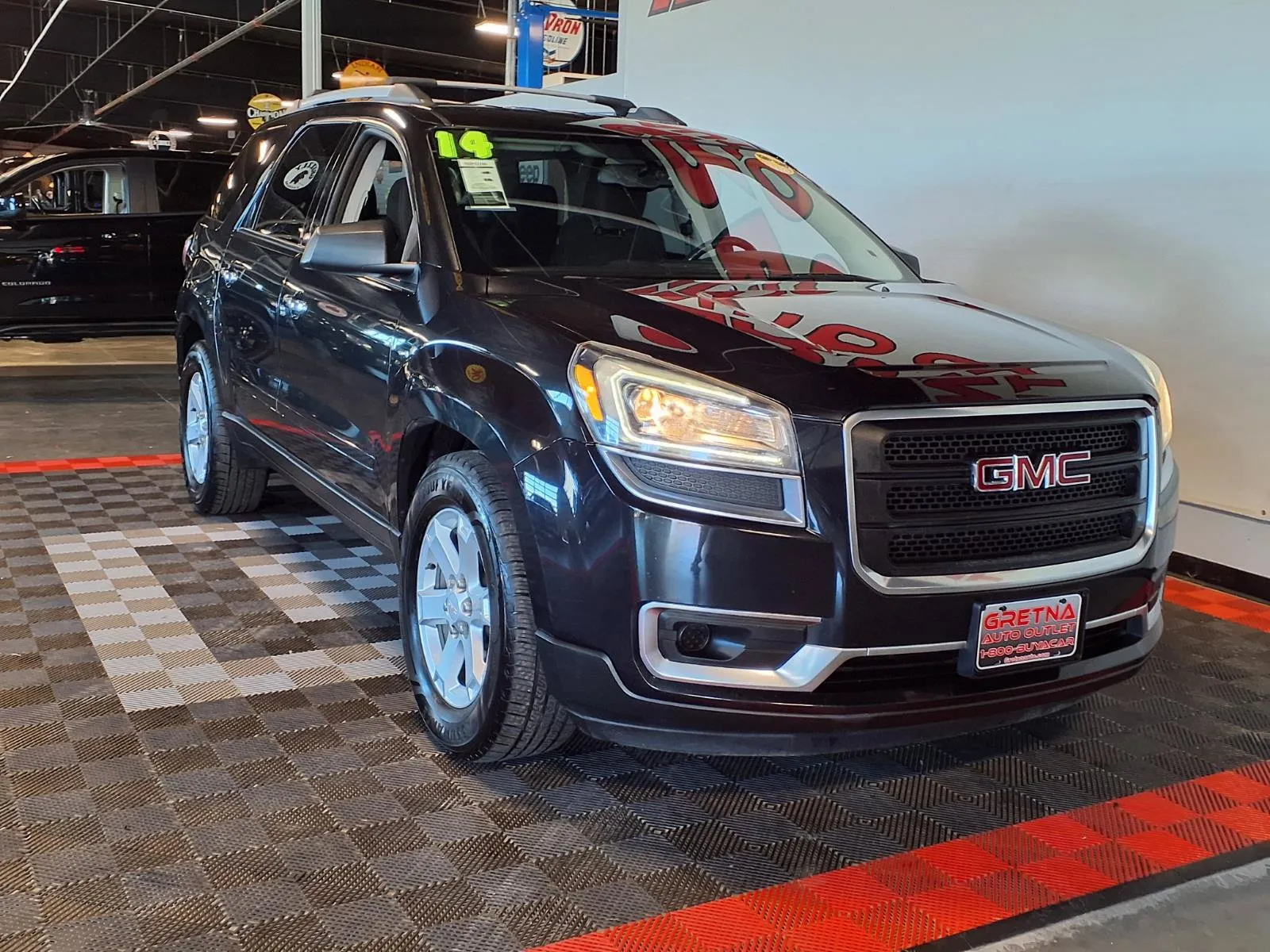 GMC Acadia photo 2