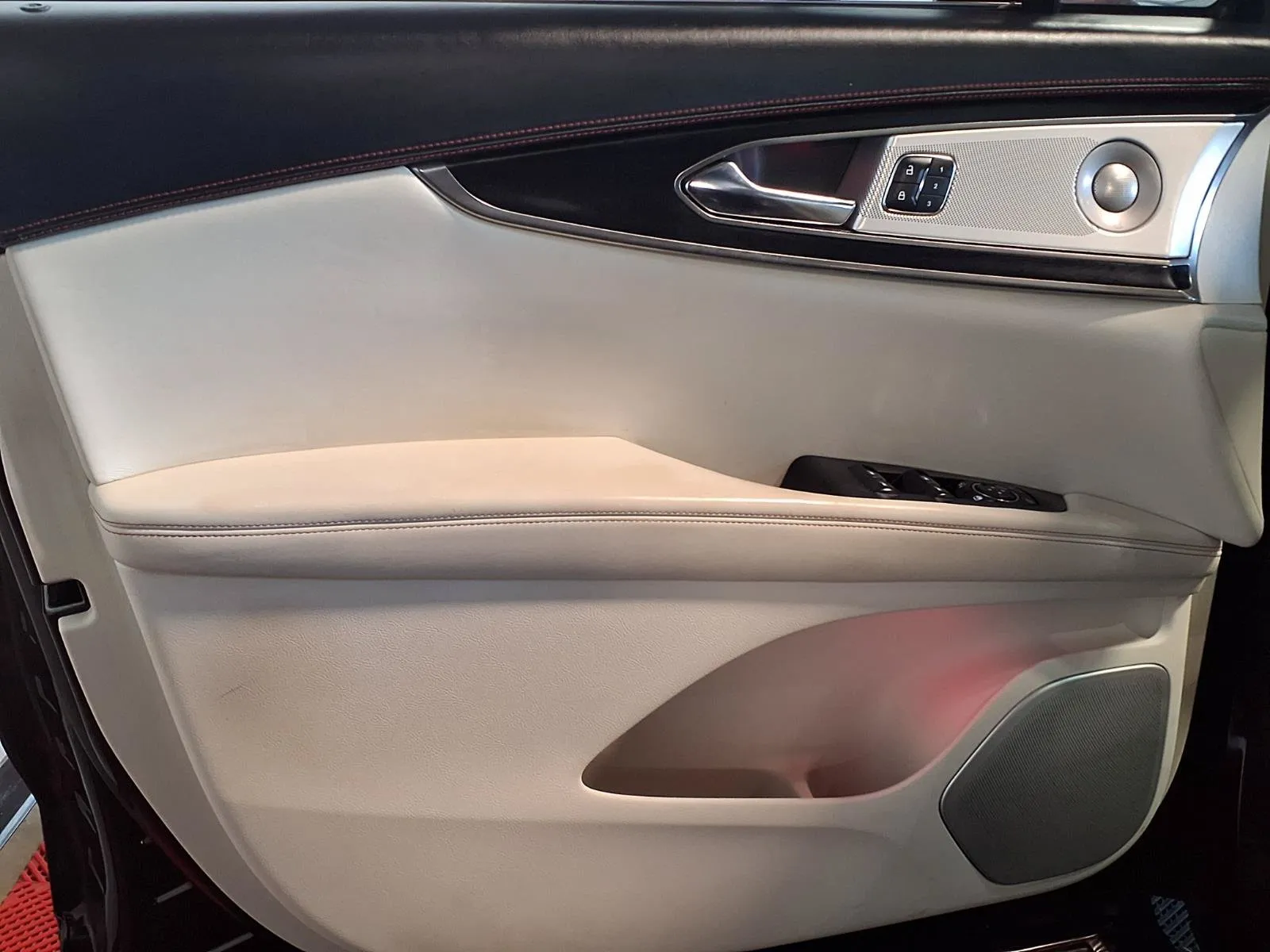 Lincoln MKX photo 17