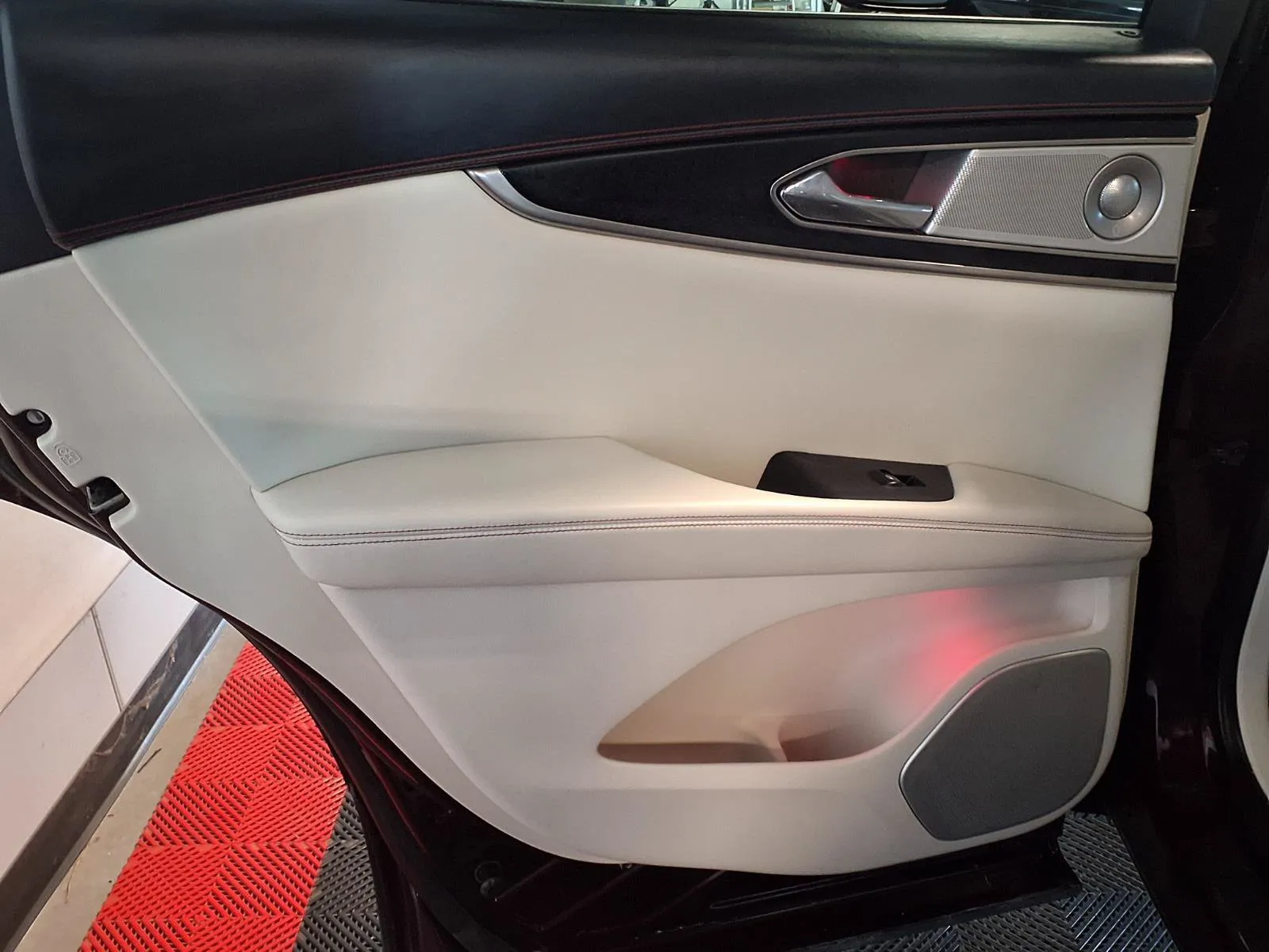 Lincoln MKX photo 14