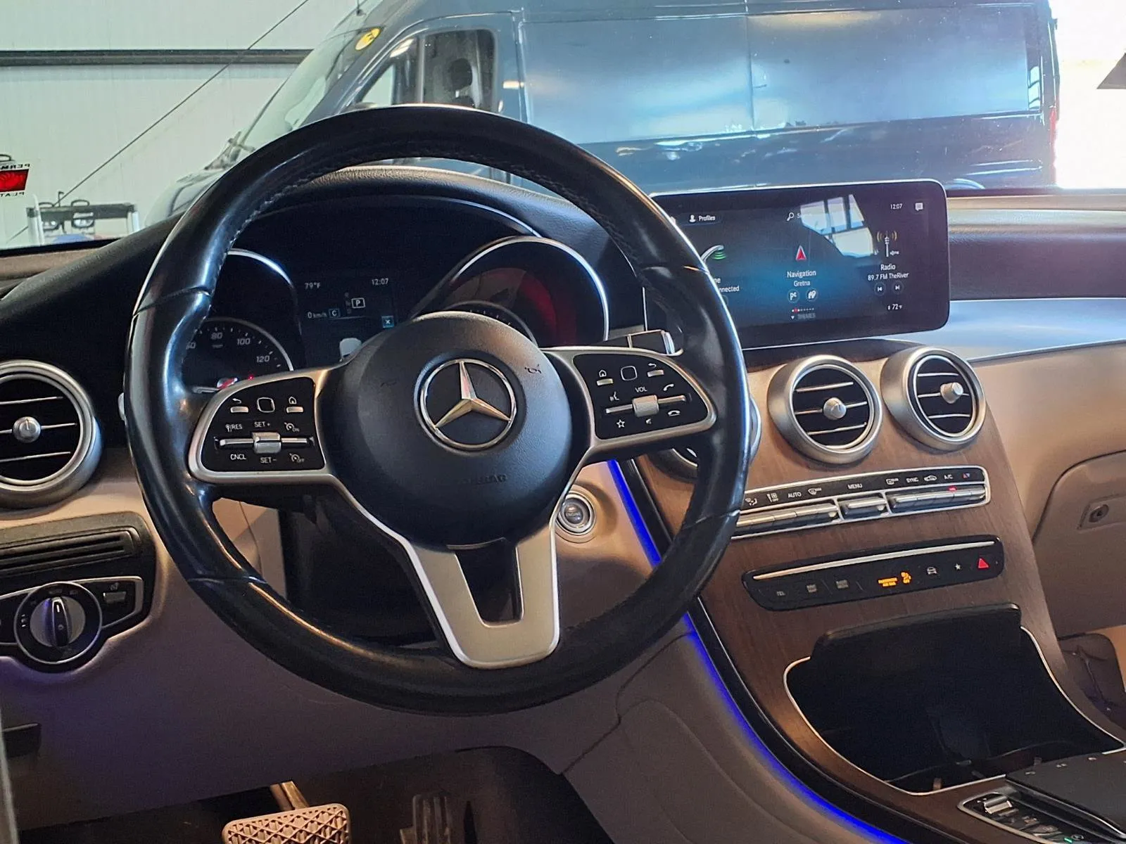 Mercedes-Benz GLC photo 16
