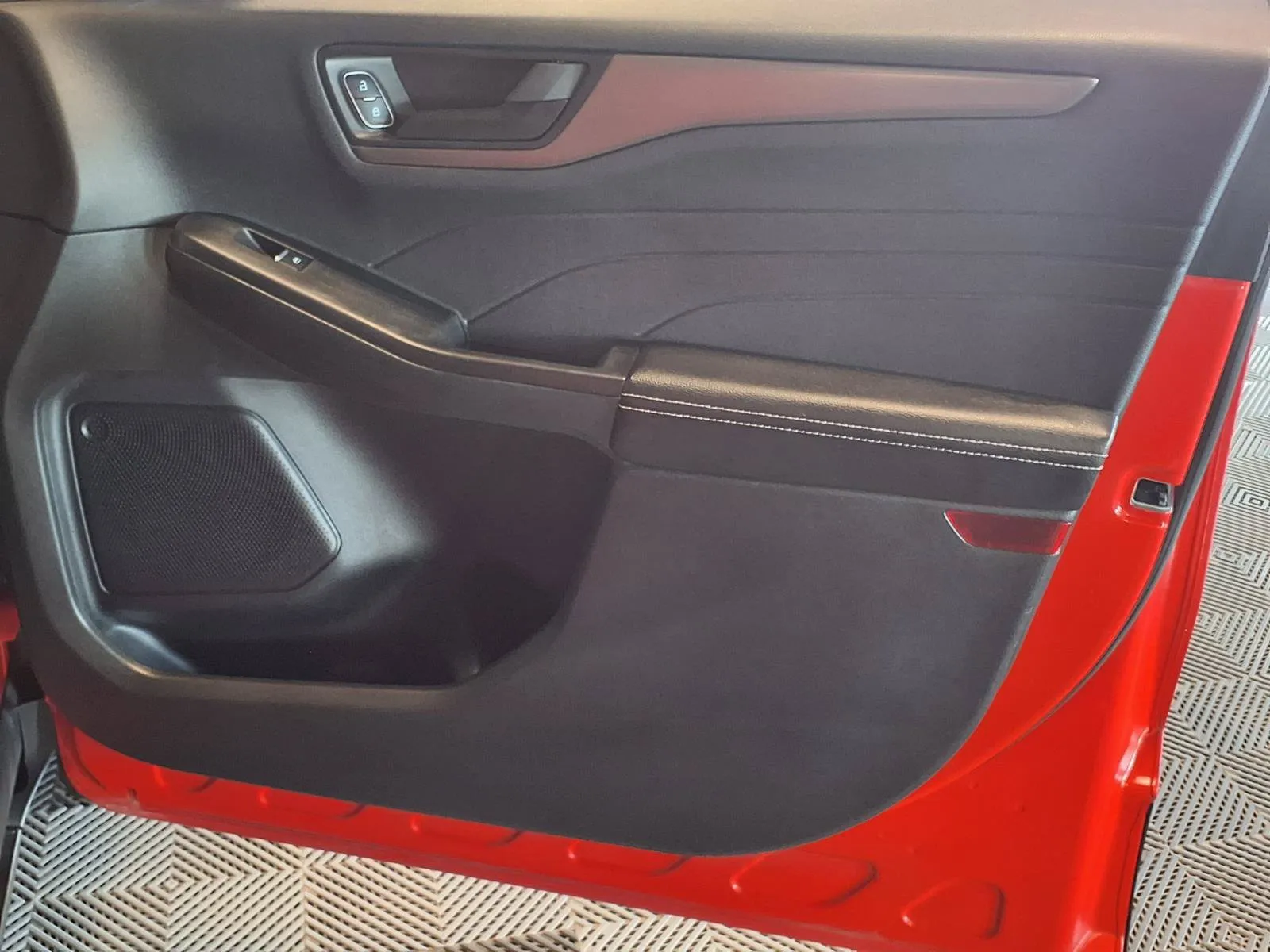 Ford Escape photo 12