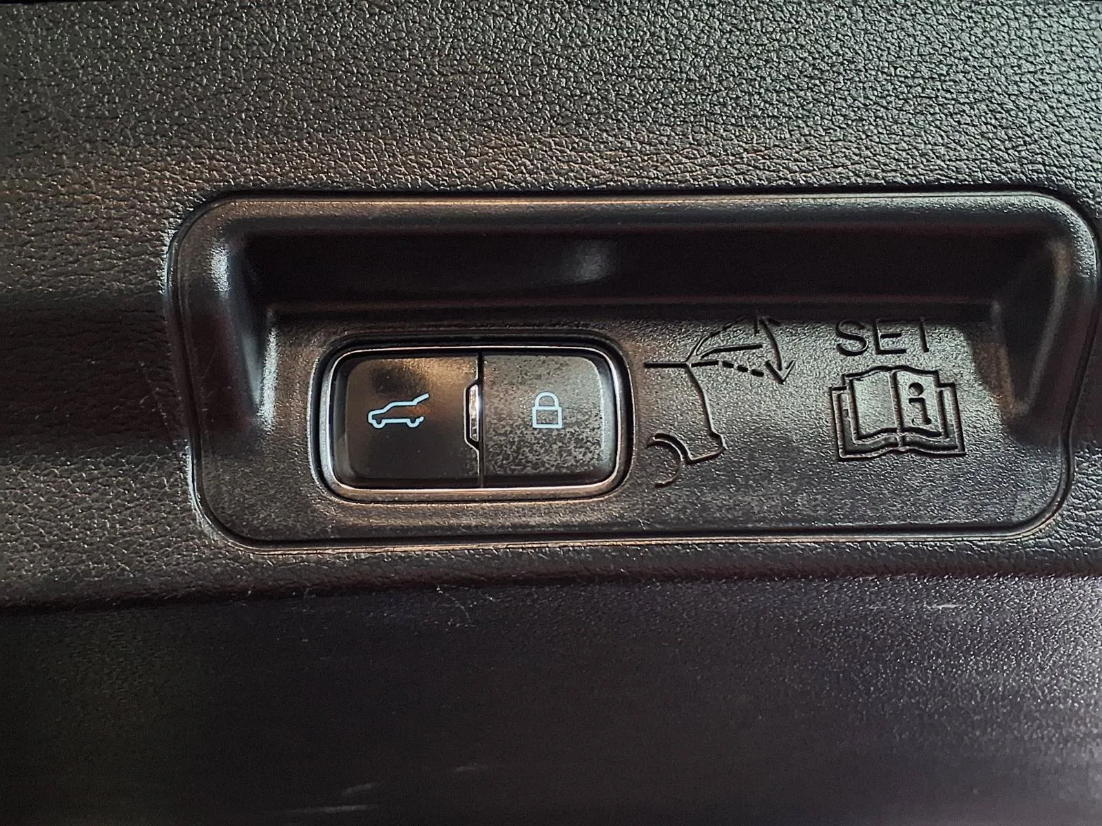 Ford Explorer photo 8