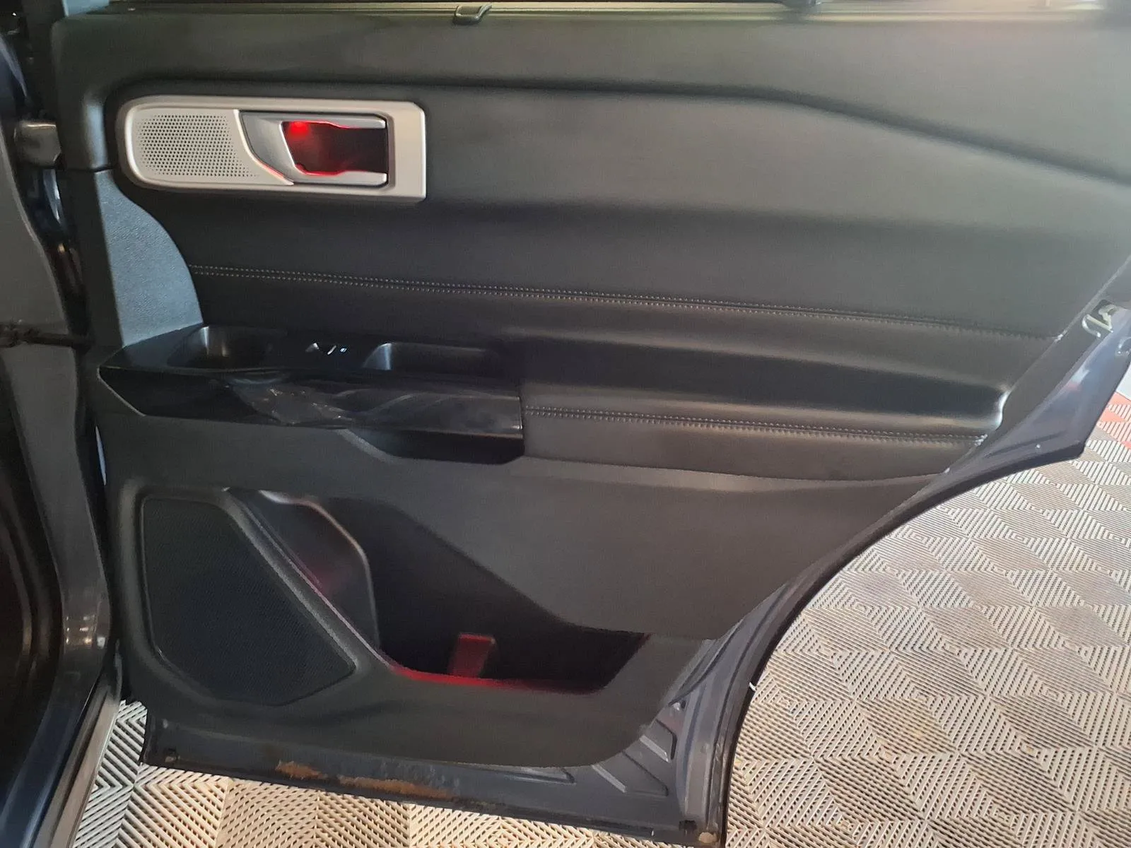 Ford Explorer photo 10
