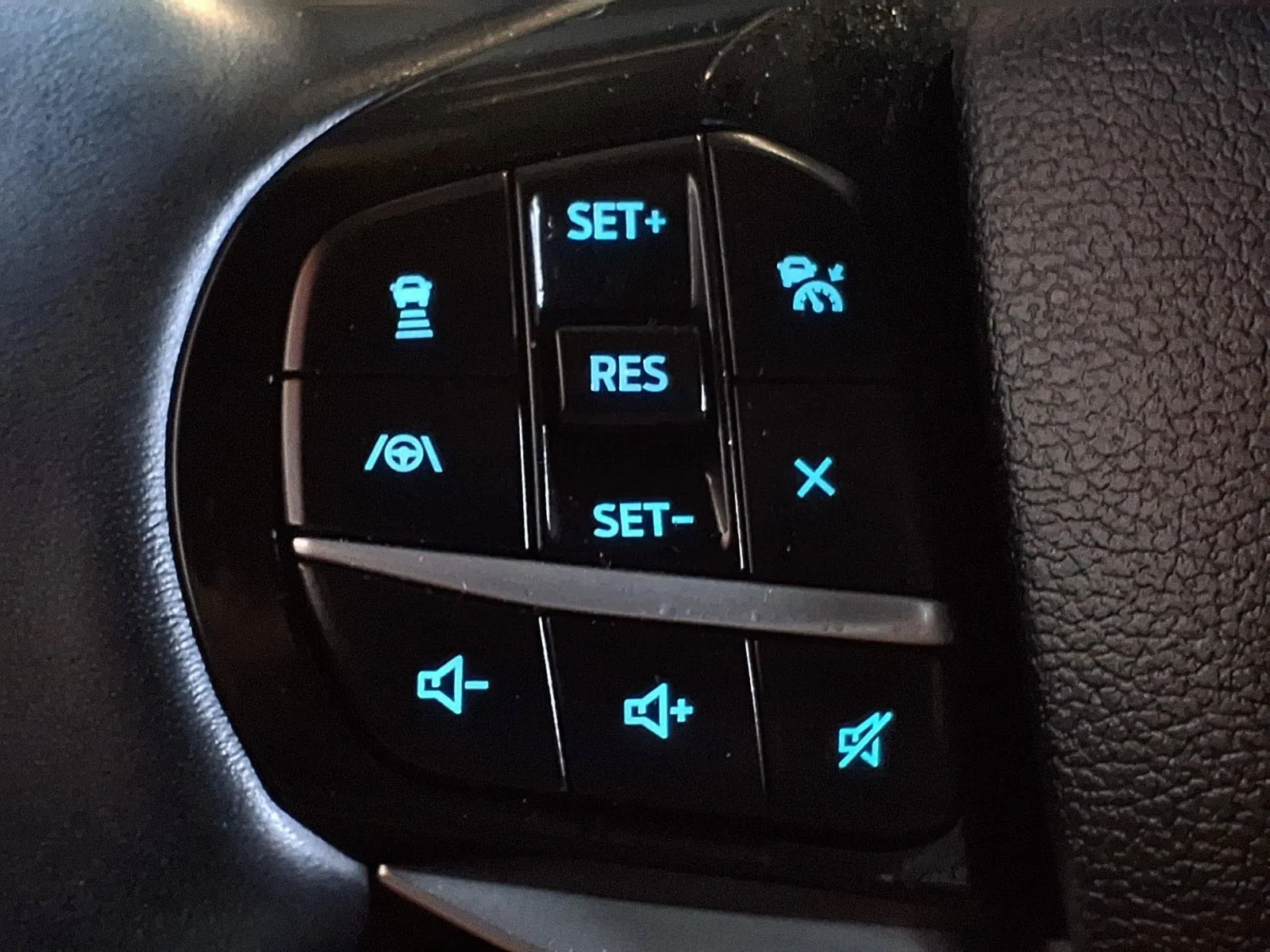 Ford Explorer photo 28