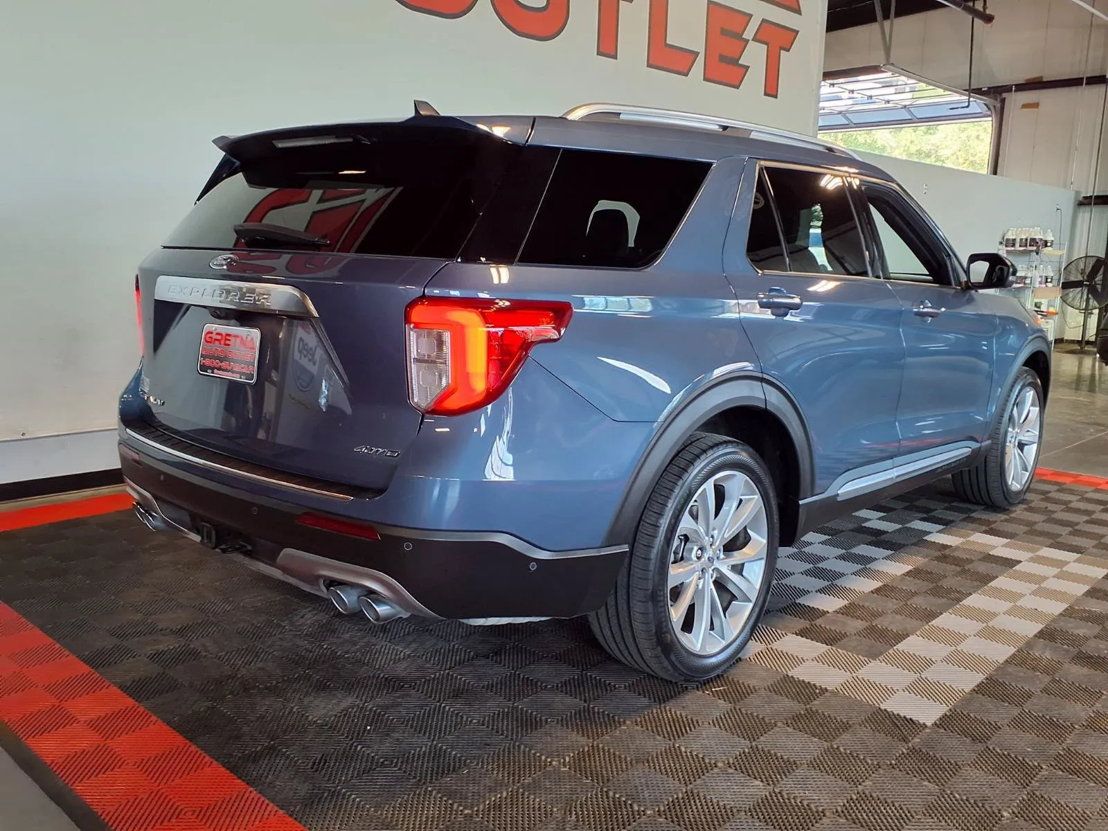 Ford Explorer photo 9