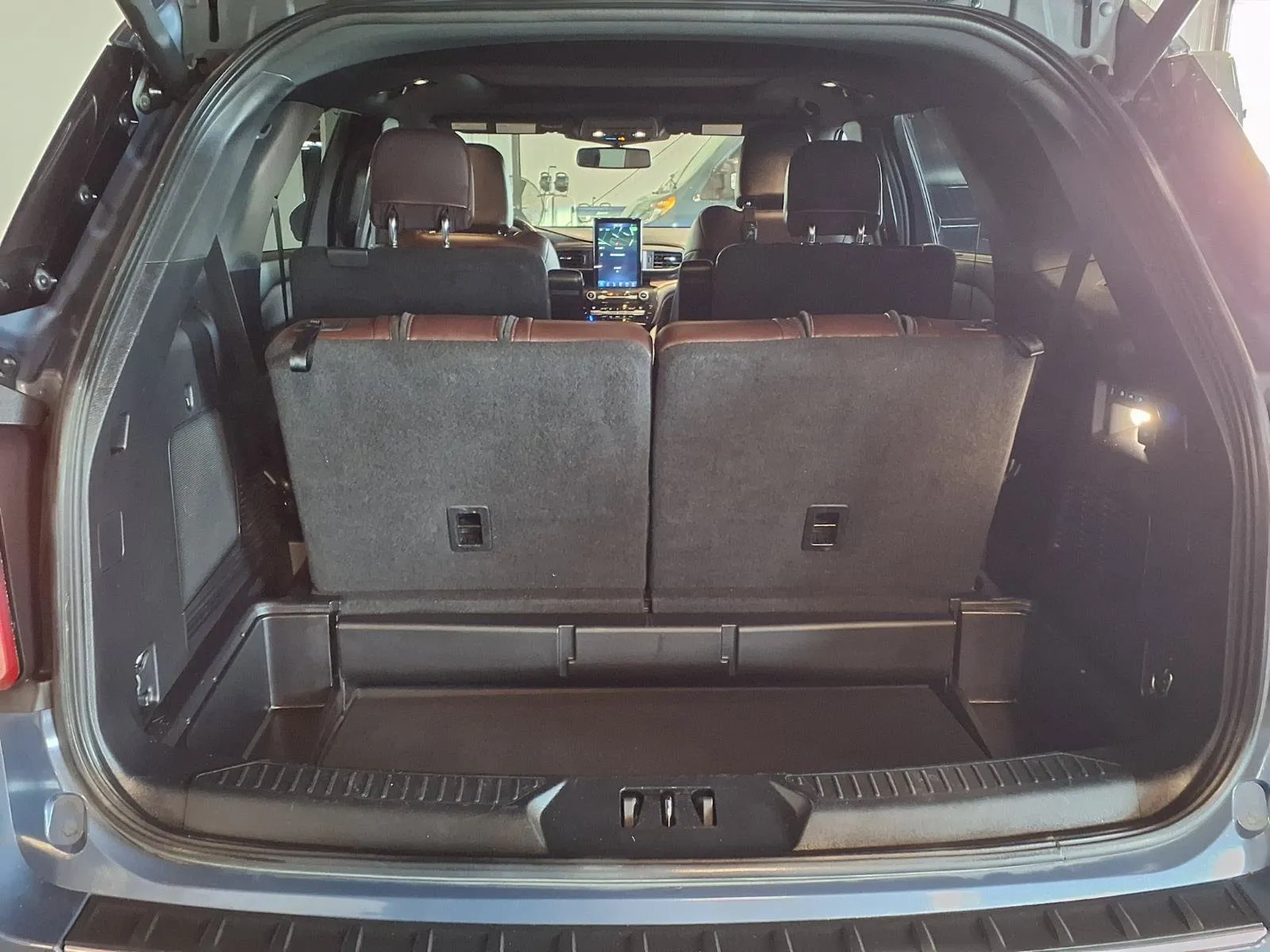 Ford Explorer photo 7