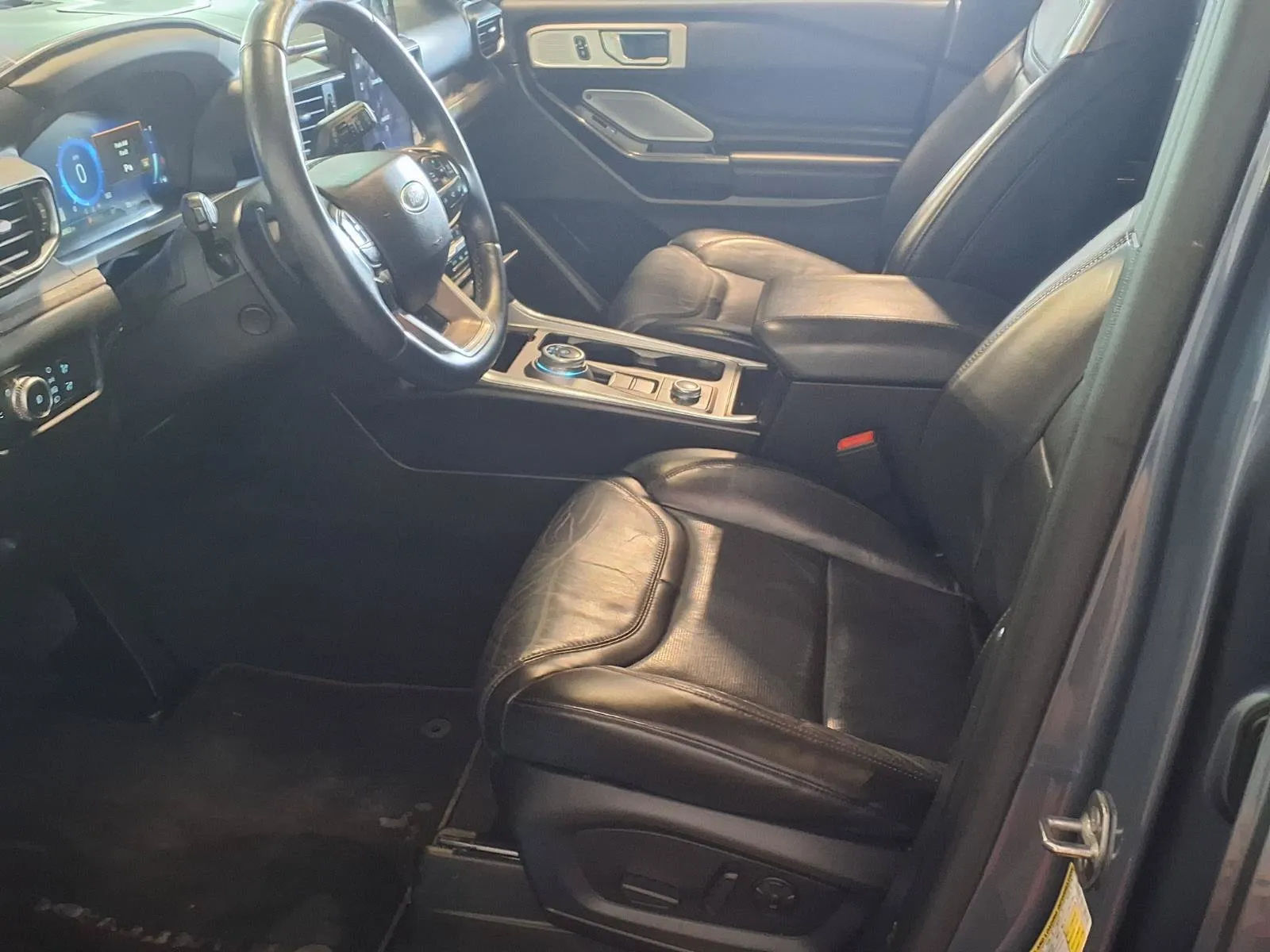 Ford Explorer photo 17