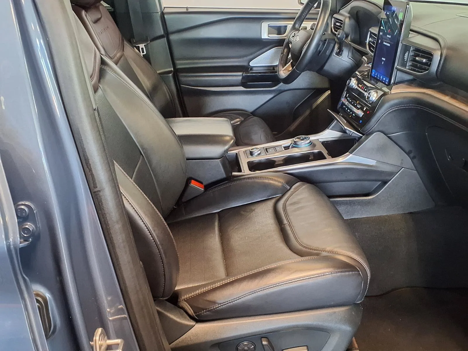 Ford Explorer photo 13