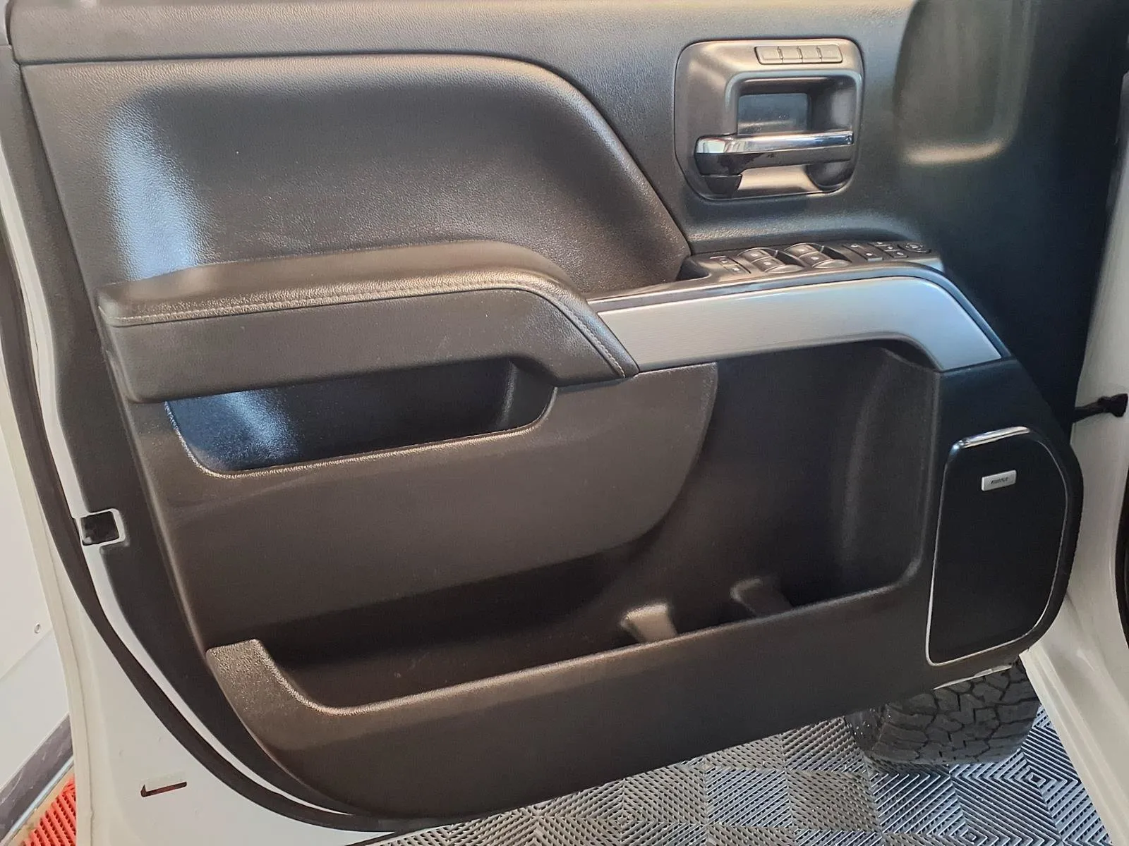 Chevrolet Silverado photo 16