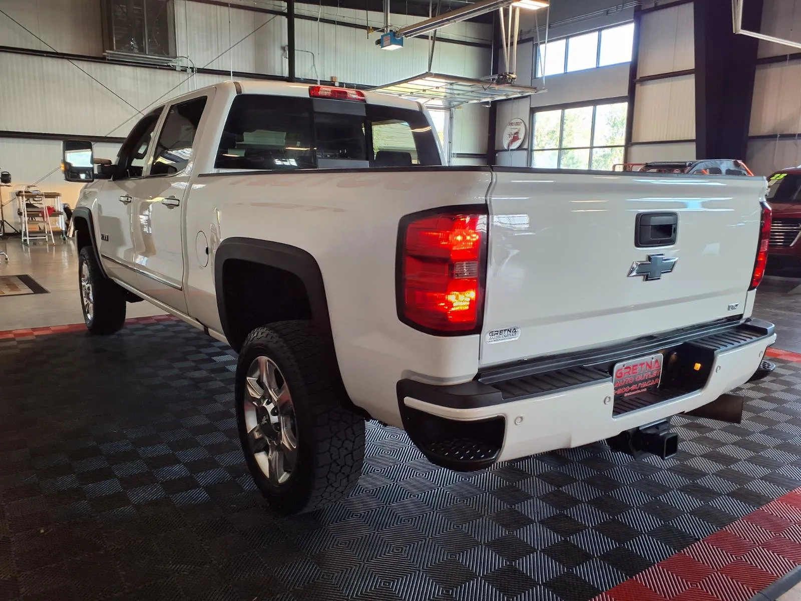 Chevrolet Silverado photo 5