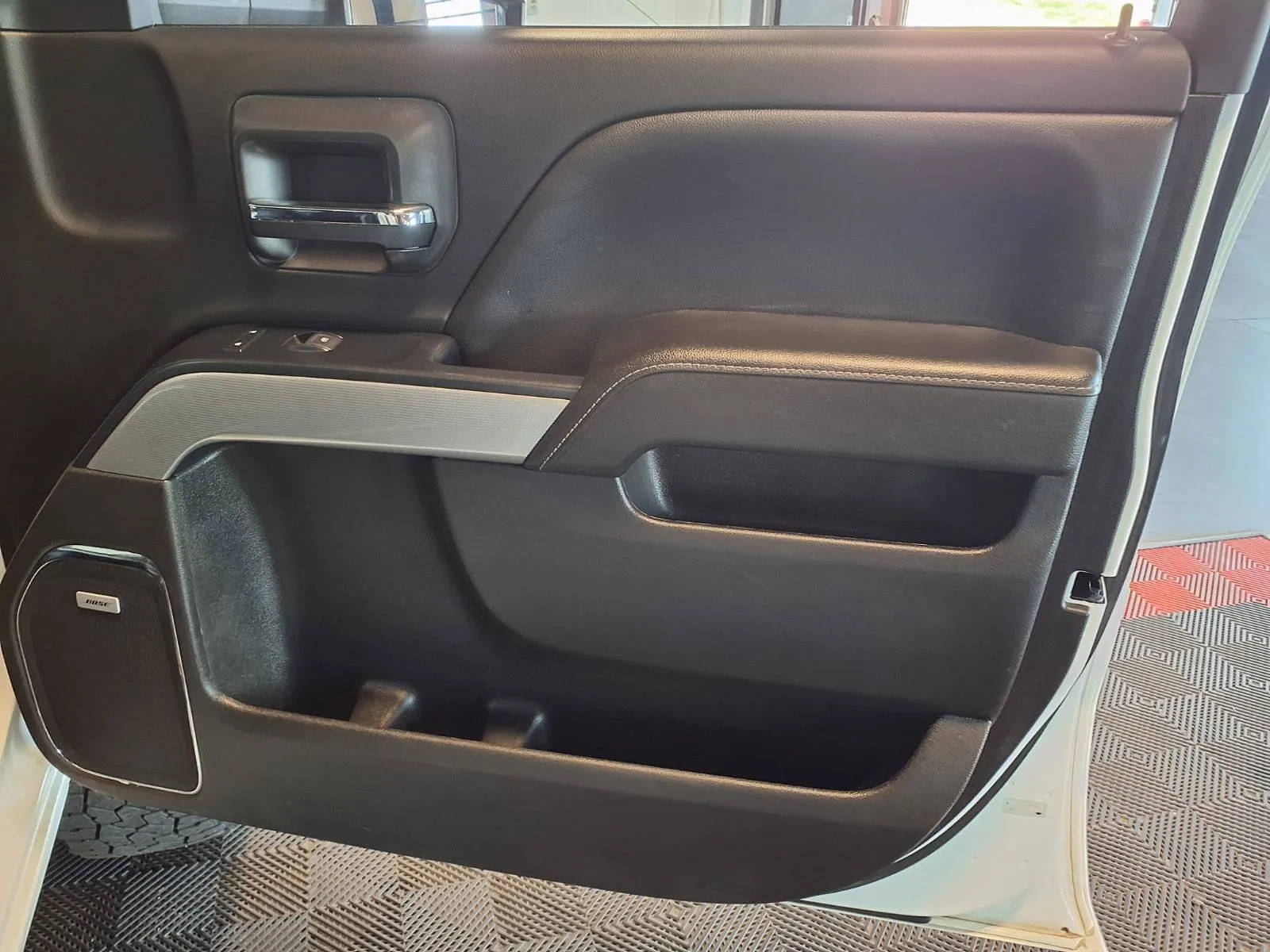 Chevrolet Silverado photo 11