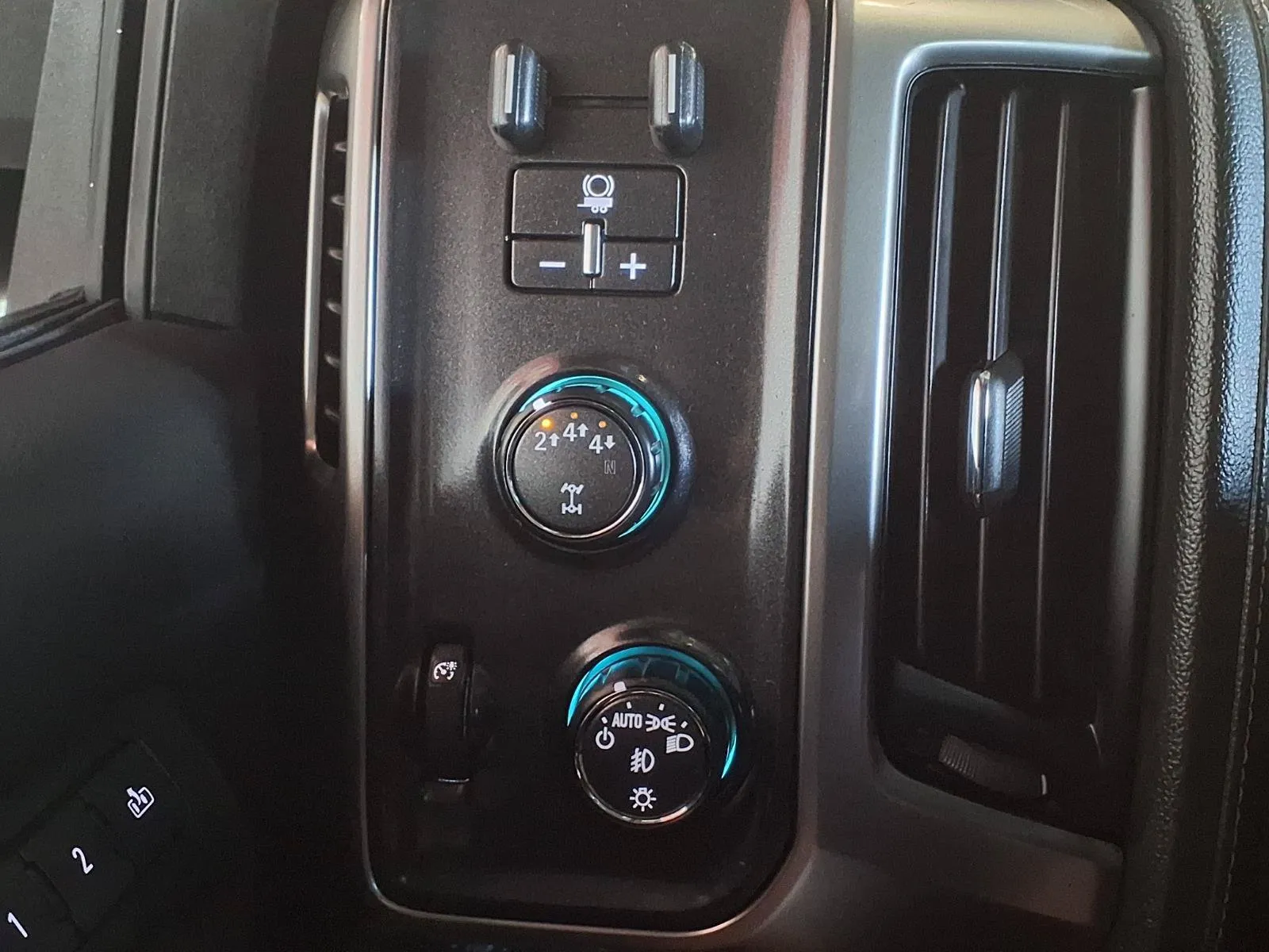 Chevrolet Silverado photo 28
