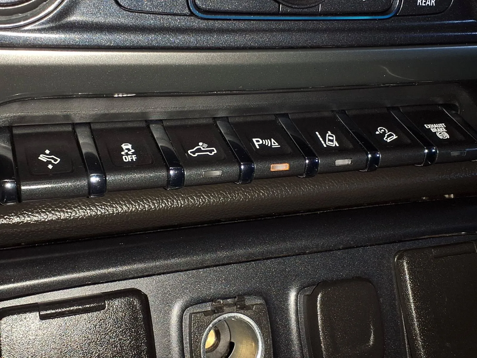 Chevrolet Silverado photo 21