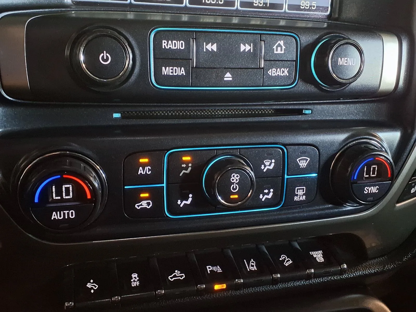 Chevrolet Silverado photo 19