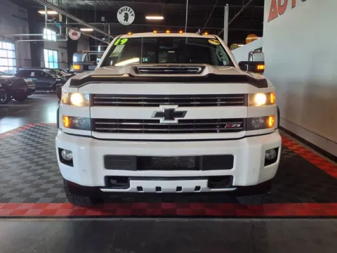 Another view of 2019 Chevrolet Silverado 2500 HD LTZ for sale in Gretna, NE at Gretna Auto Outlet