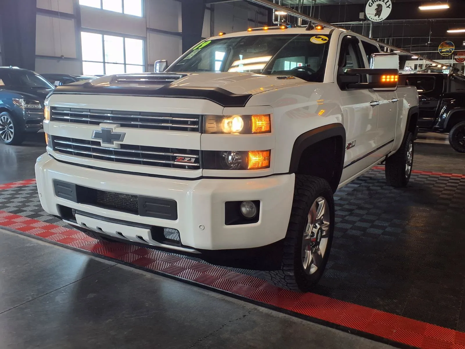 Chevrolet Silverado photo 4