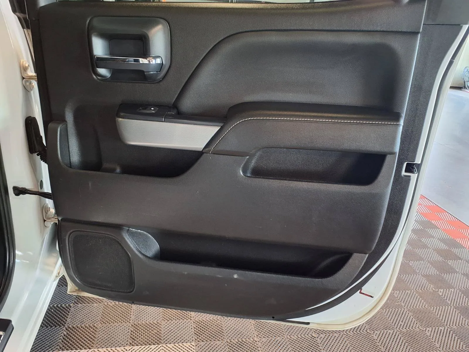 Chevrolet Silverado photo 9
