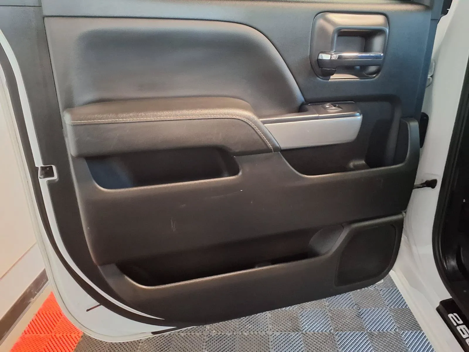 Chevrolet Silverado photo 13