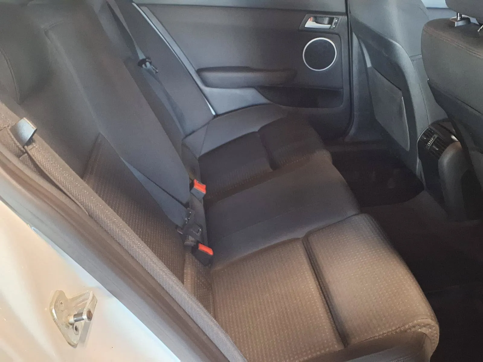 Pontiac G8 photo 9