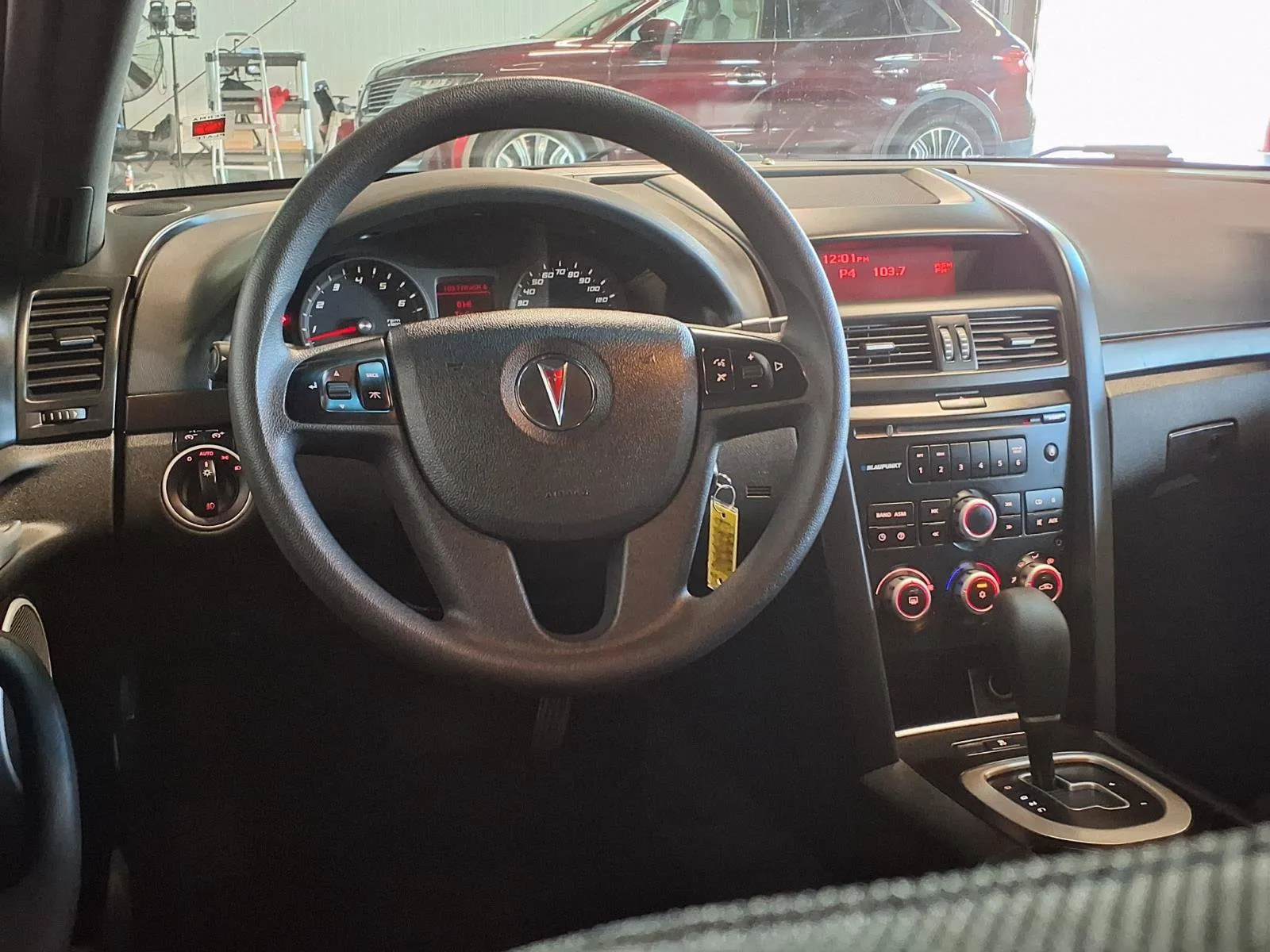 Pontiac G8 photo 14