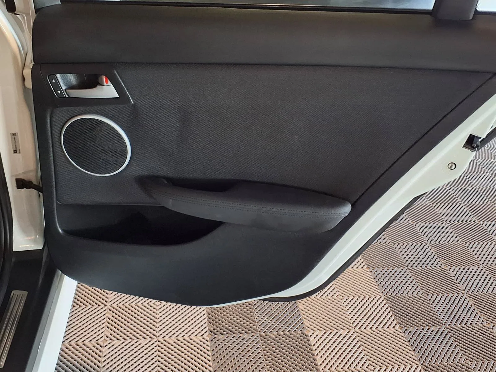 Pontiac G8 photo 8
