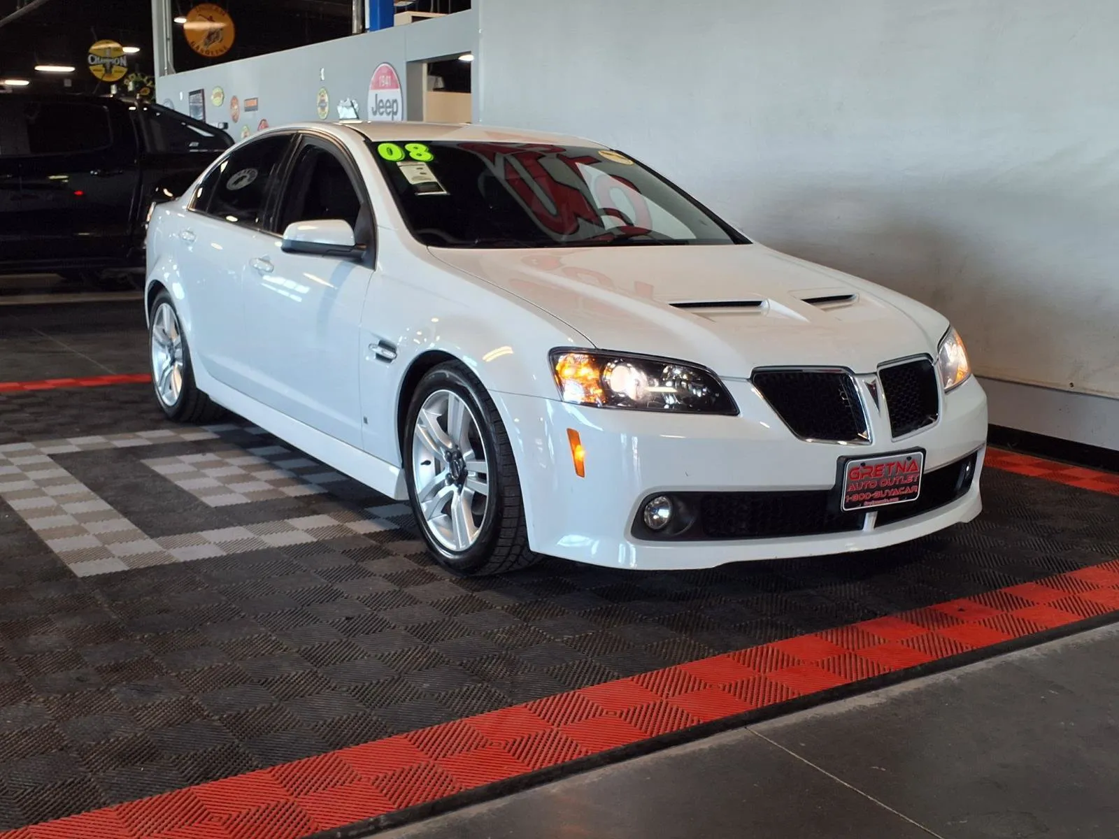 Pontiac G8 photo 2