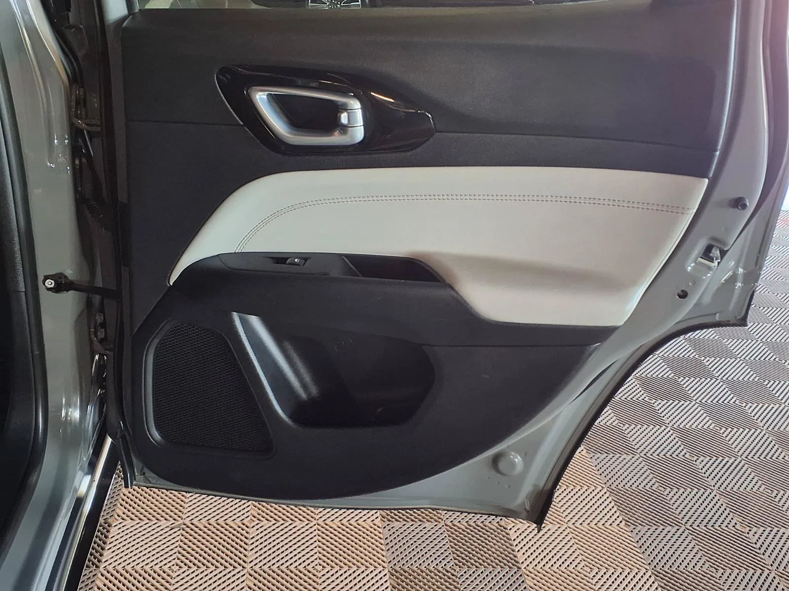 Jeep Compass photo 9