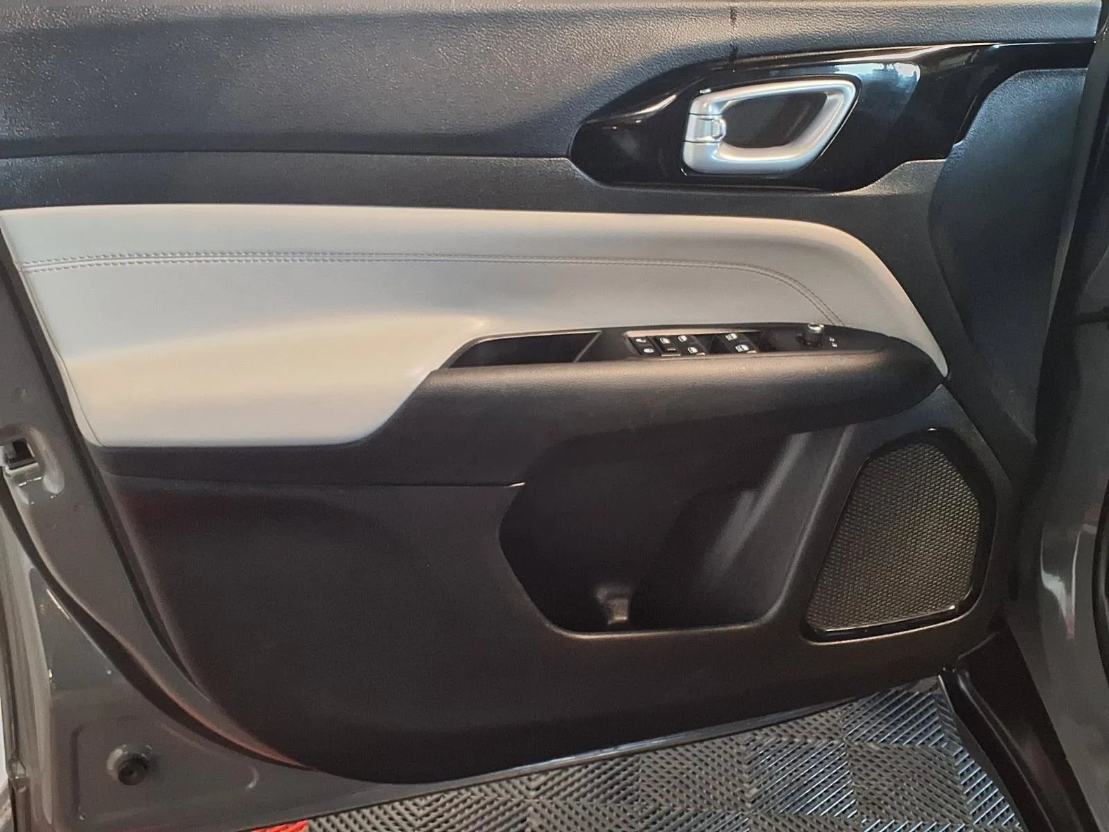 Jeep Compass photo 16