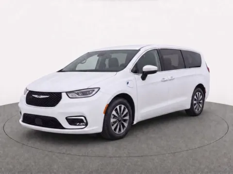 White 2023 Chrysler Pacifica Hybrid Touring L for sale in Frederick, MD