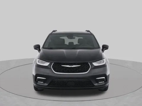 More photos of 2022 Chrysler Pacifica Touring L at Ai Certified Used Cars, MD
