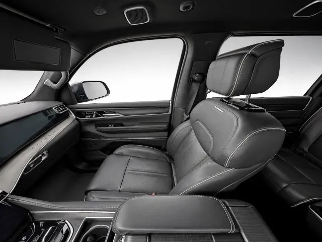 2024 Jeep Grand Wagoneer L Series II - Photo 18