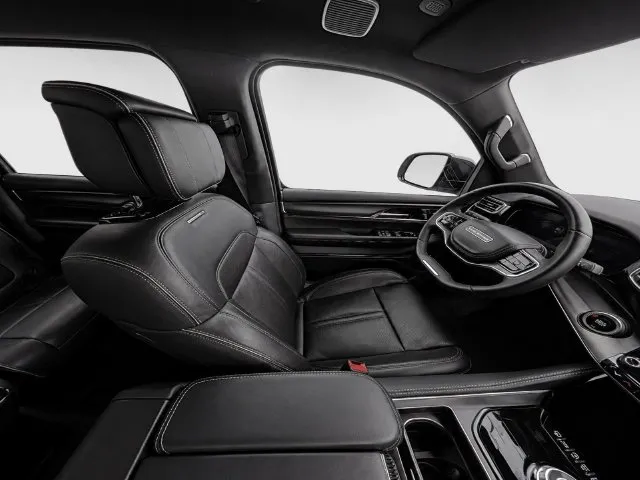 2024 Jeep Grand Wagoneer L Series II - Photo 17