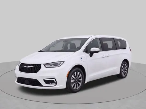 Photos of 2023 Chrysler Pacifica Hybrid Touring L for sale in Frederick, MD at Ai Certified Used Cars