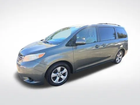 Green 2012 Toyota Sienna LE for sale in Cockeysville, MD
