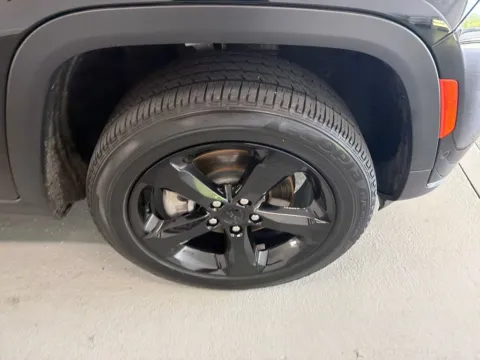 More photos of 2024 Jeep Grand Cherokee L Limited at Woody Folsom Chrysler Dodge Jeep Ram of Baxley, GA