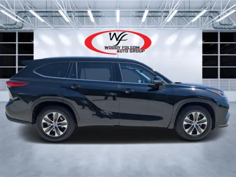 Photos of 2020 Toyota Highlander XLE for sale in Douglas, GA at Woody Folsom CDJR of Douglas