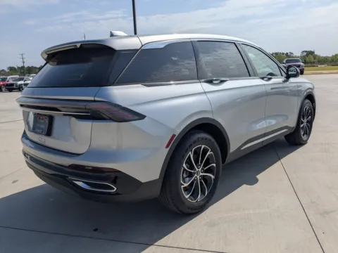 More photos of 2025 Lincoln Nautilus Premiere at Woody Folsom CDJR of Douglas, GA