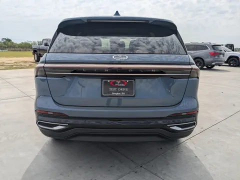 More photos of 2025 Lincoln Nautilus Premiere at Woody Folsom CDJR of Douglas, GA