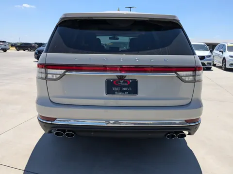 More photos of 2020 Lincoln Aviator Reserve at Woody Folsom CDJR of Douglas, GA