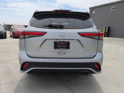 More photos of 2022 Toyota Highlander XSE at Woody Folsom CDJR of Douglas, GA