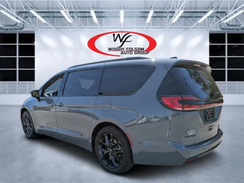 More photos of 2025 Chrysler Pacifica Limited at Woody Folsom CDJR of Douglas, GA