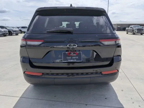 More photos of 2025 Jeep Grand Cherokee Altitude X at Woody Folsom CDJR of Douglas, GA