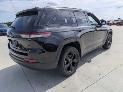 More photos of 2025 Jeep Grand Cherokee Altitude X at Woody Folsom CDJR of Douglas, GA