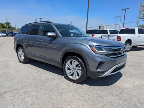 Photos of 2022 Volkswagen Atlas 3.6L V6 SE w/Technology for sale in Vidalia, GA at Woody Folsom Chrysler Dodge Jeep Ram of Vidalia