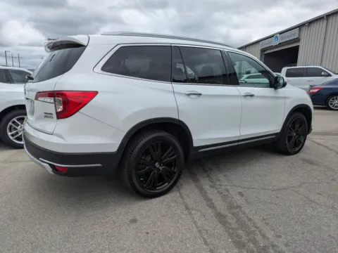 More photos of 2021 Honda Pilot Touring 7-Passenger at Woody Folsom Chrysler Dodge Jeep Ram of Vidalia, GA
